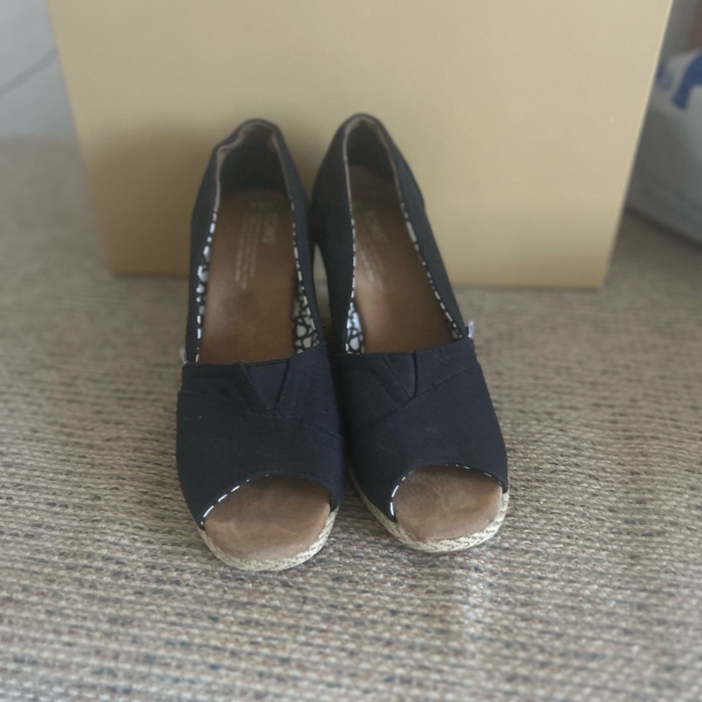Tom’s Women's Black Peep-Toe Wedges